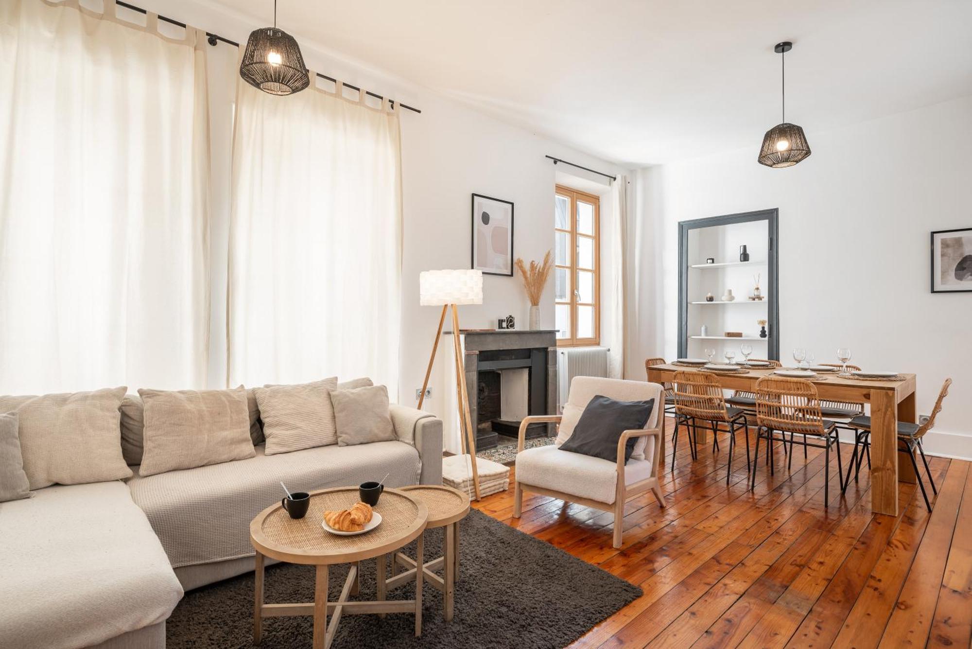 Appartement Spacieux Et Chaleureux Coeur De Ville Chambéry Kültér fotó