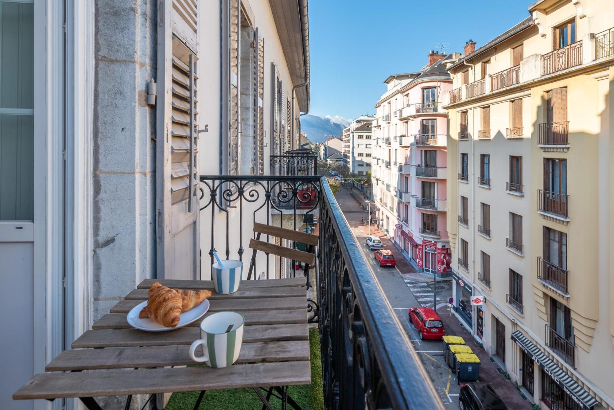 Appartement Spacieux Et Chaleureux Coeur De Ville Chambéry Kültér fotó