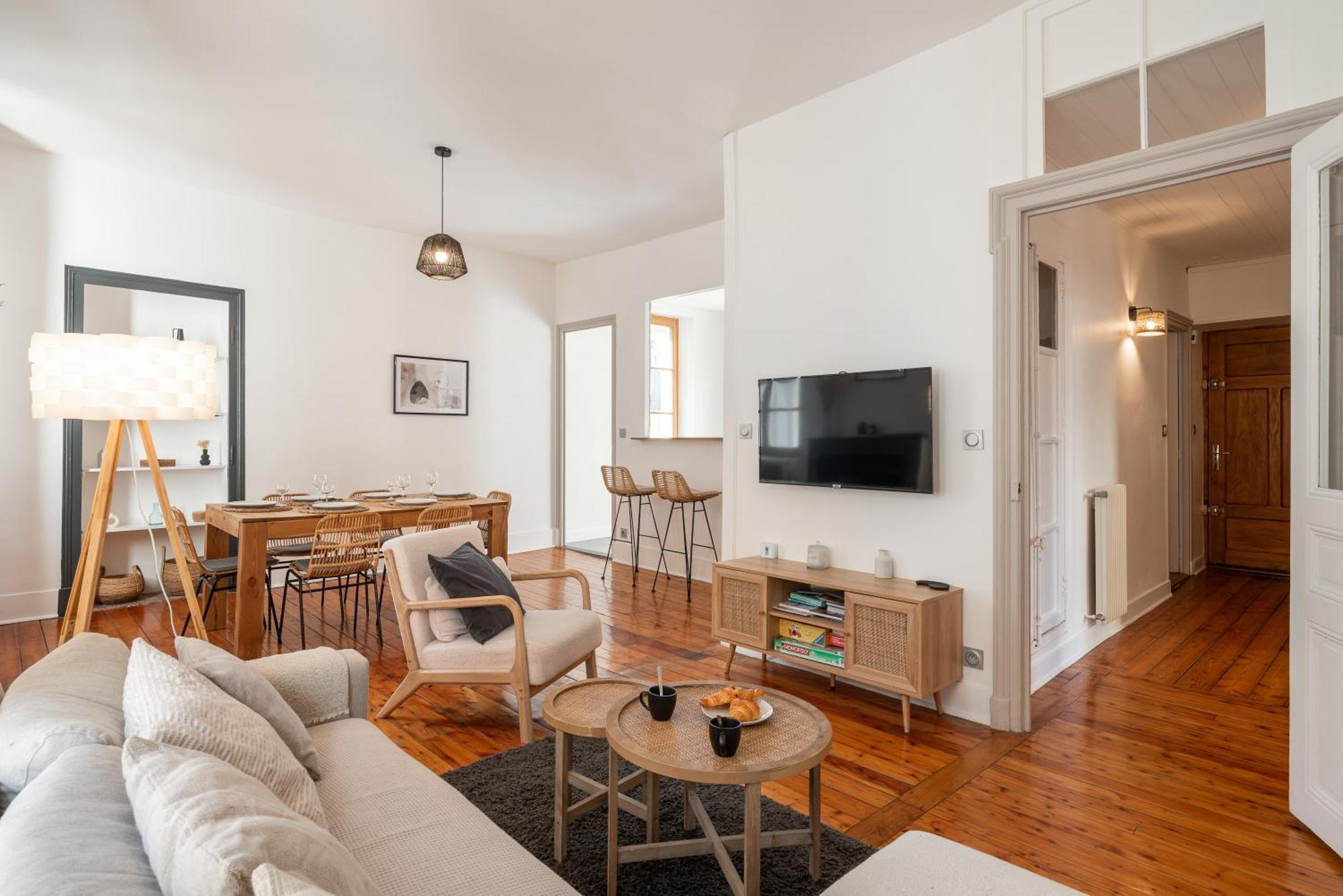 Appartement Spacieux Et Chaleureux Coeur De Ville Chambéry Kültér fotó