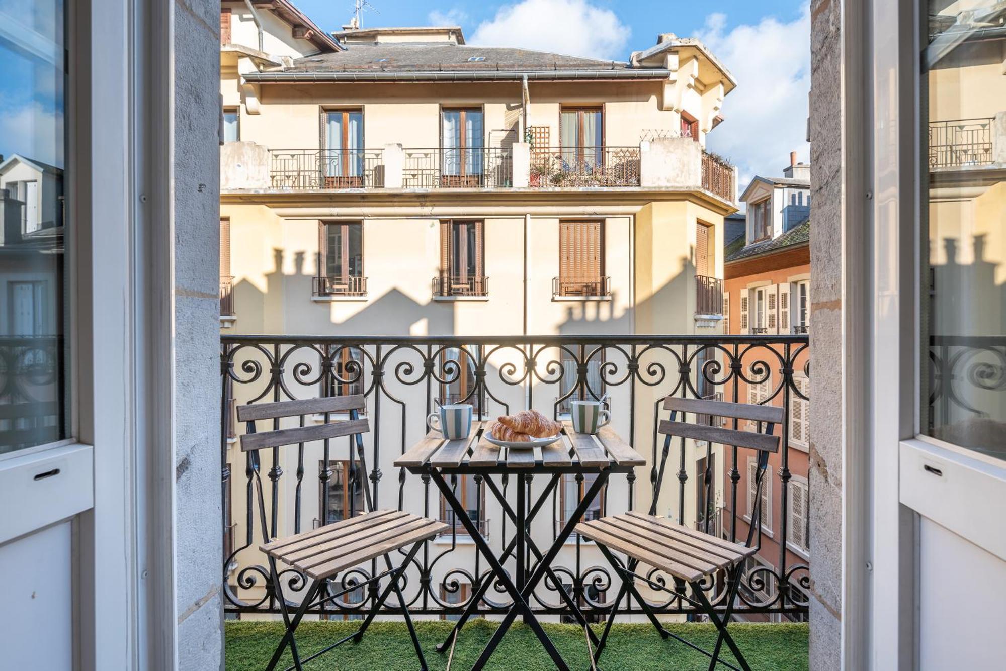 Appartement Spacieux Et Chaleureux Coeur De Ville Chambéry Kültér fotó